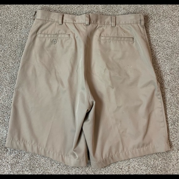 Mens NIKE Khaki PLEATED Dri Fit GOLF SHORTS  34 - Picture 3 of 4